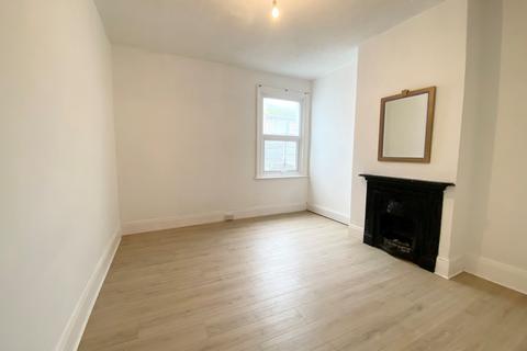 2 bedroom apartment to rent, South Way, Newhaven