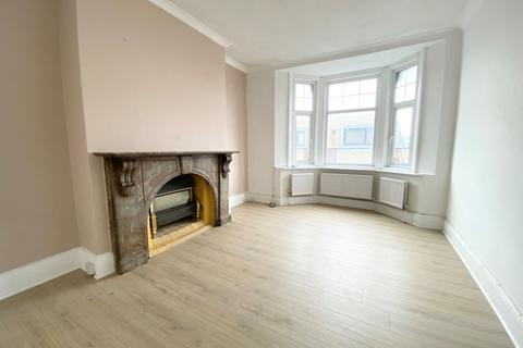 2 bedroom apartment to rent, South Way, Newhaven