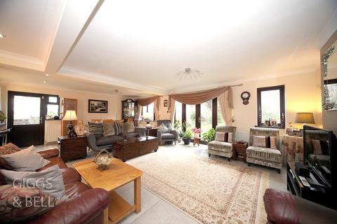 undefined, Hart Hill Lane, Luton, Bedfordshire, LU2