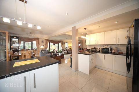 undefined, Hart Hill Lane, Luton, Bedfordshire, LU2