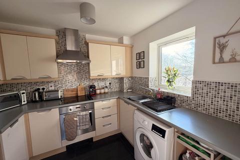 2 bedroom flat to rent, The Place,, Mere Drive