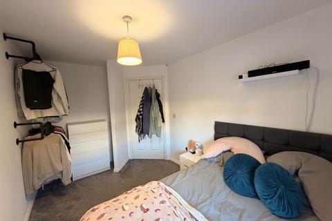 2 bedroom flat to rent, The Place,, Mere Drive
