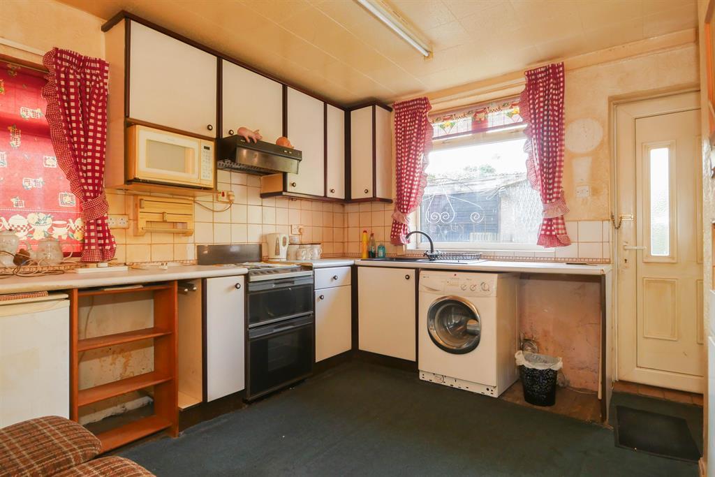 Croft Avenue, Farsley, LS28 5HB 3 bed semidetached house £240,000