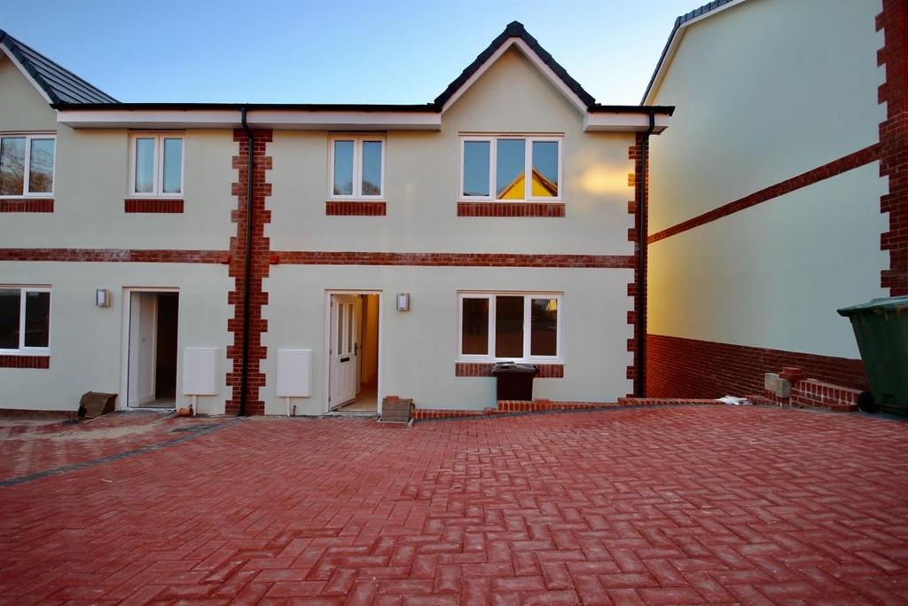 Gelynos Avenue, Argoed, Blackwood 3 bed semidetached house £265,000