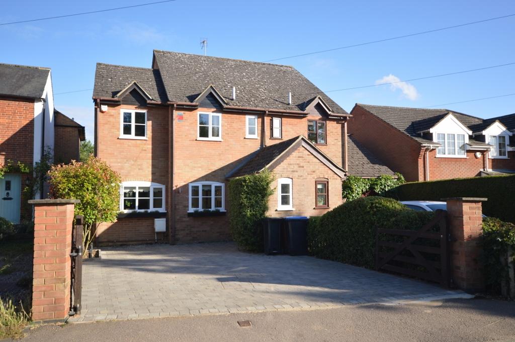 New Road, Woolmer Green, SG3 3 bed semidetached house to rent £2,350