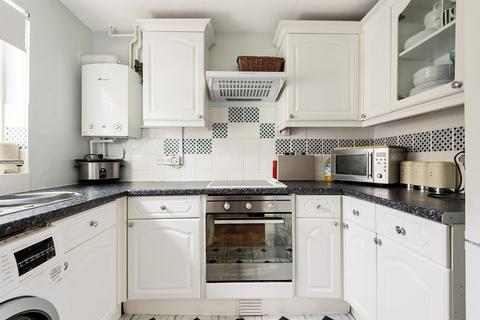 3 Fisherman Close, Richmond, TW10 7YP