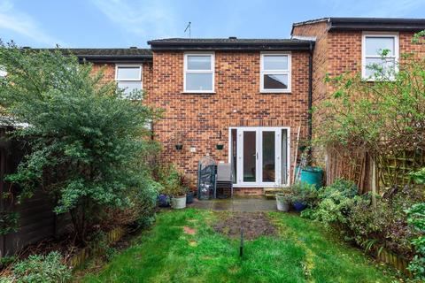 3 Fisherman Close, Richmond, TW10 7YP