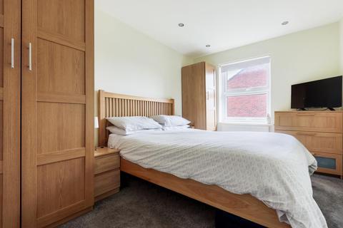3 Fisherman Close, Richmond, TW10 7YP