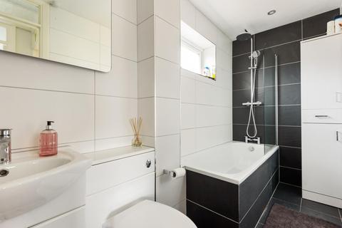 3 Fisherman Close, Richmond, TW10 7YP