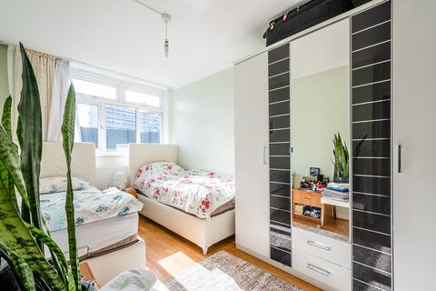 48 Ballance Road, London, E9 5SR