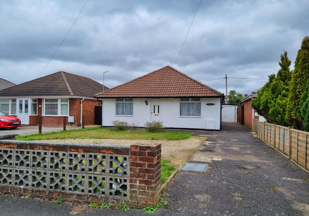 Salisbury Road, Totton SO40 2 bed detached bungalow £375,000