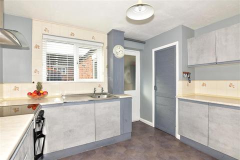 103 Eastfields, Folkestone, CT19 5RT