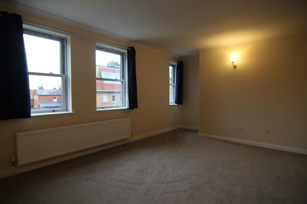 Osborne Court, Osborne Road, Wokingham, Berkshire 2 bed apartment £