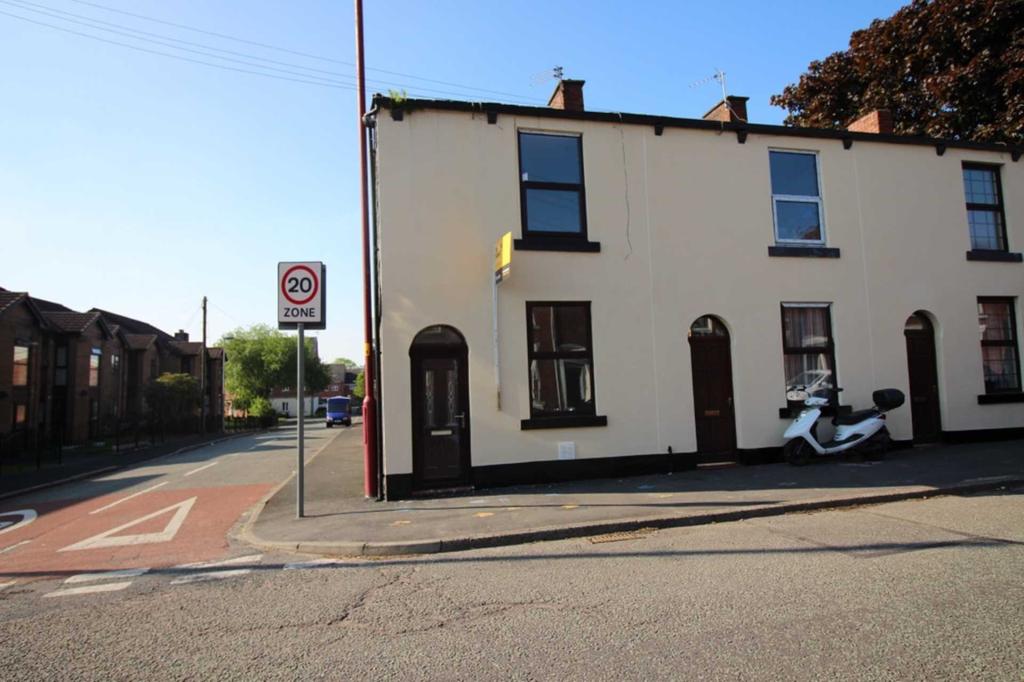 Astley Street, Dukinfield 2 bed end of terrace house £750 pcm (£173 pw)