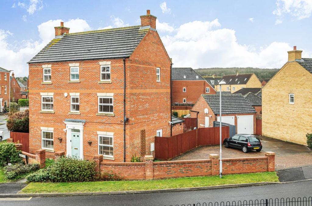 Bramley Way, Bedford 5 bed detached house for sale £500,000
