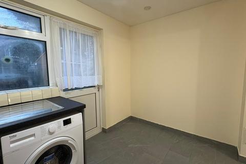 2 bedroom terraced house to rent, Latham Close, Beckton , E6