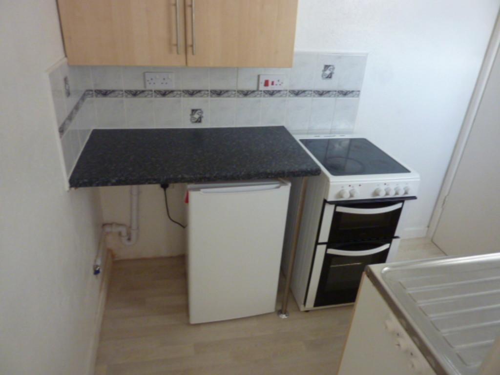 Flat 1   kitchen