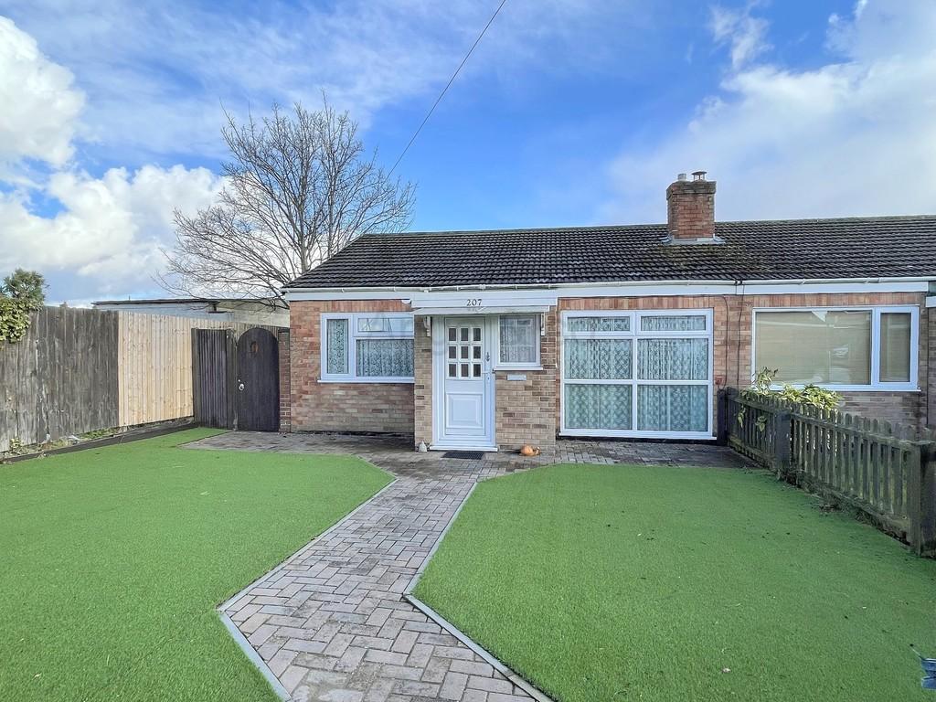 Lloyds Avenue, Kessingland, Lowestoft 2 bed semidetached bungalow £