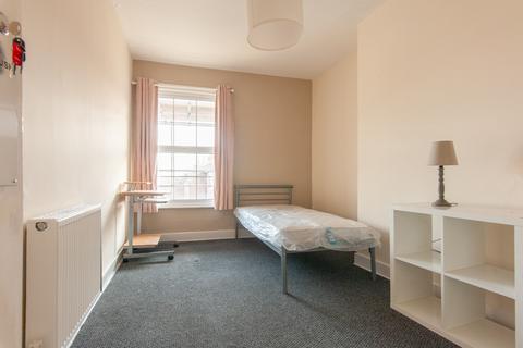 4 bedroom townhouse to rent, Blossom Street, York YO24