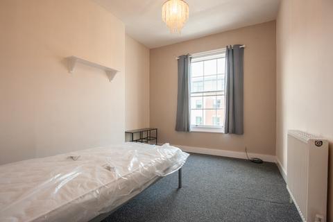 4 bedroom townhouse to rent, Blossom Street, York YO24