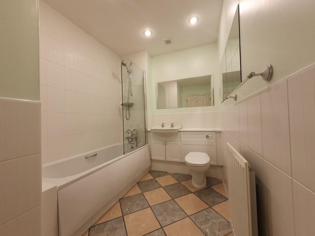2nd Floor Main Bathroom