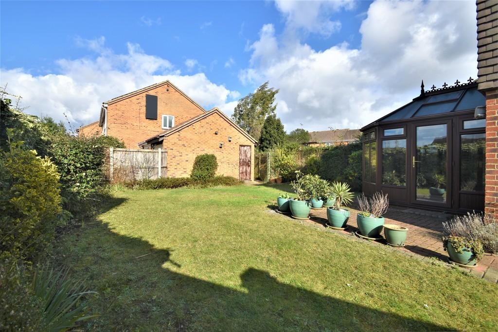 Rubens Gate, Chelmsford, CM1 6GN 3 bed semidetached house £400,000