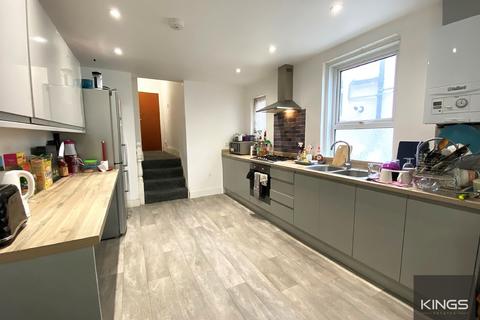 6 bedroom flat to rent, Albert Road, Southsea