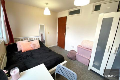 6 bedroom flat to rent, Albert Road, Southsea