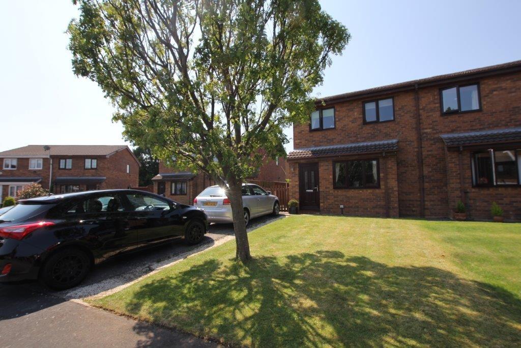 Aspen Close, Connahs Quay 3 bed semidetached house to rent £825 pcm (£190 pw)