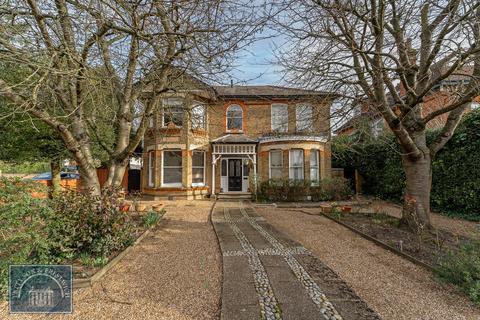 Flat 1, 13 Station Road, Epping, CM16 4HG