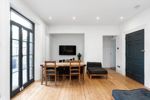 Flat 1, 13 Station Road, Epping, CM16 4HG