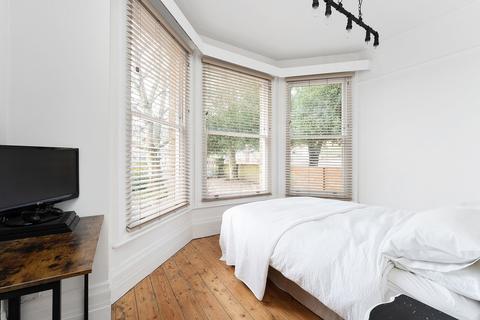 Flat 1, 13 Station Road, Epping, CM16 4HG