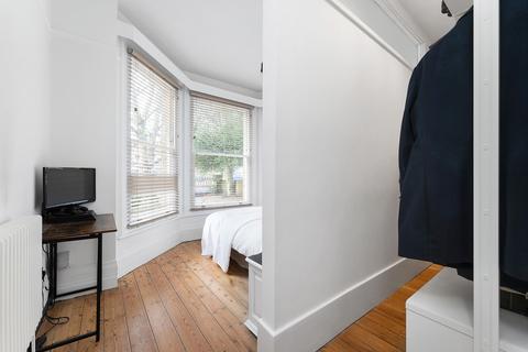 Flat 1, 13 Station Road, Epping, CM16 4HG