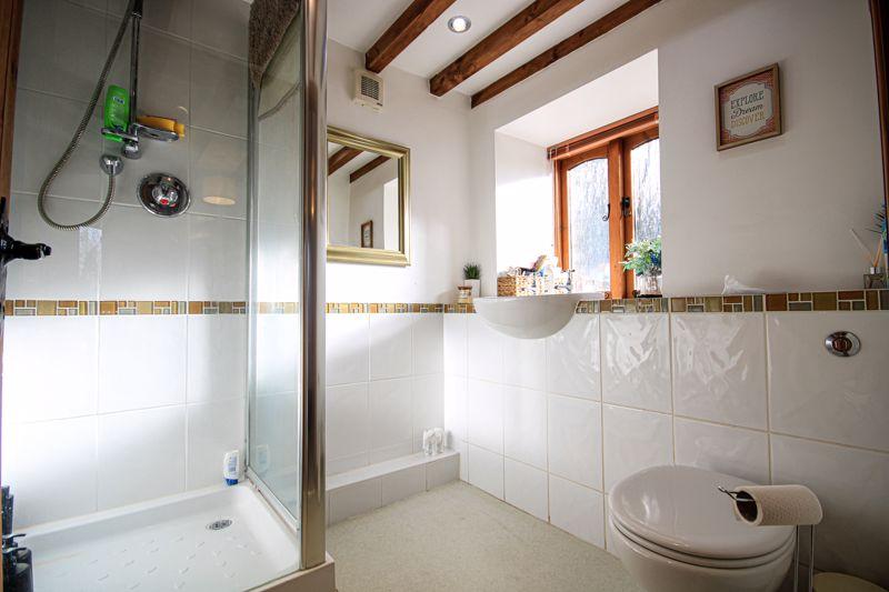Bed 5 ensuite