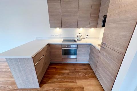 3 bedroom apartment to rent, East Drive, Colindale, London