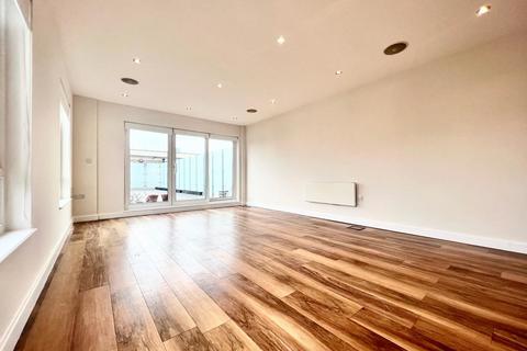 3 bedroom apartment to rent, East Drive, Colindale, London