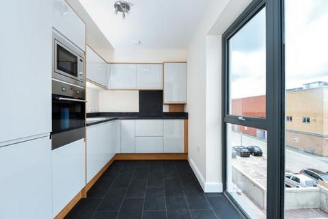 2 bedroom flat to rent, Flat 10 Athelstan House, 25 Station Road
