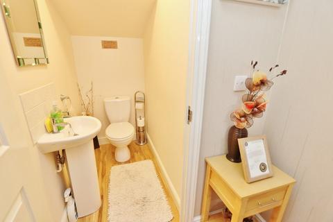 2 Litten Close, Collier Row, Romford, RM5 2LG