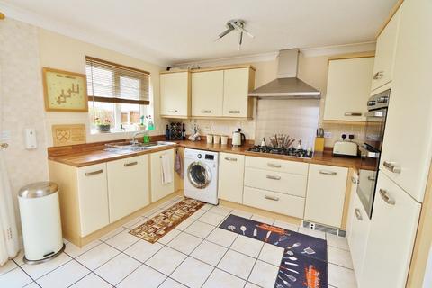 2 Litten Close, Collier Row, Romford, RM5 2LG