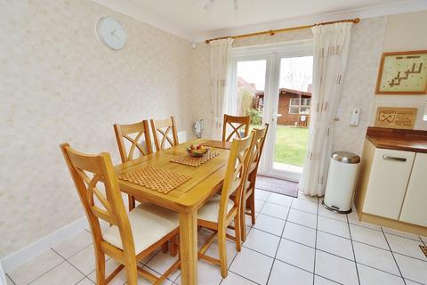 2 Litten Close, Collier Row, Romford, RM5 2LG