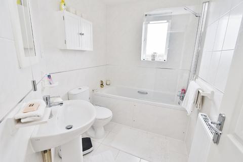 2 Litten Close, Collier Row, Romford, RM5 2LG