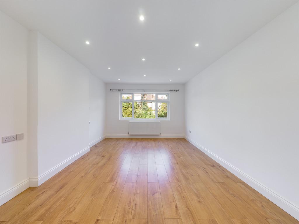 Elm Avenue, Eastcote 2 bed ground floor flat £1,595 pcm (£368 pw)