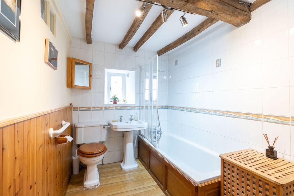 Ensuite to Bed 1