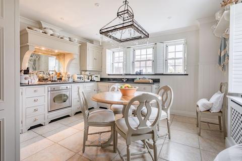 1 Forrest Place, Shere, Guildford, GU5 9BT