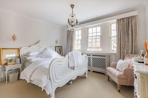 1 Forrest Place, Shere, Guildford, GU5 9BT
