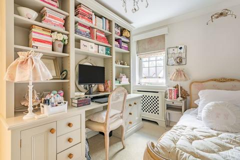 1 Forrest Place, Shere, Guildford, GU5 9BT