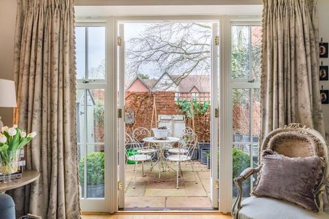 1 Forrest Place, Shere, Guildford, GU5 9BT