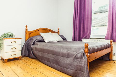 5 bedroom semi-detached house to rent, Gardner Road