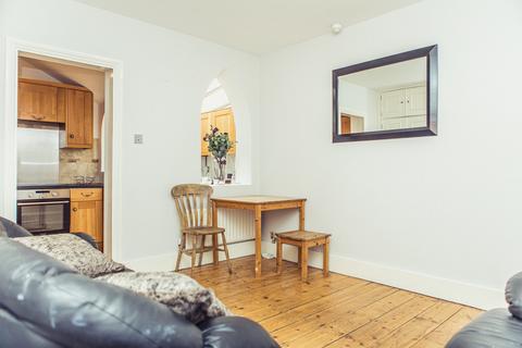 5 bedroom semi-detached house to rent, Gardner Road