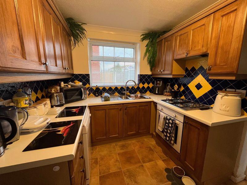 Pinehurst Park, Bognor Regis 4 bed house £1,500 pcm (£346 pw)